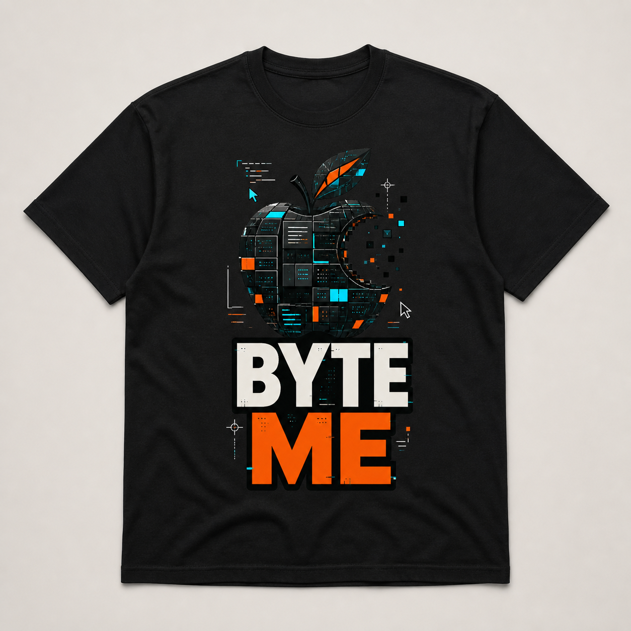Camiseta negra Byte Me con manzana digital pixelada en colores cian y naranja