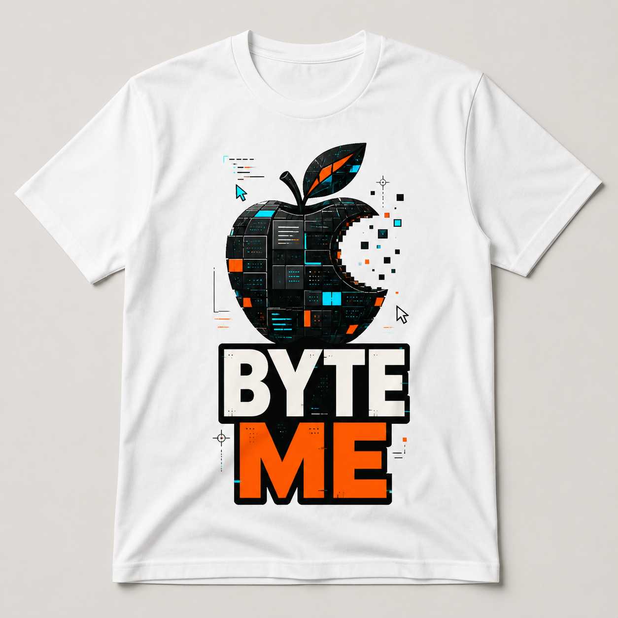 Camiseta blanca Byte Me con ilustración tecnológica y texto Byte Me
